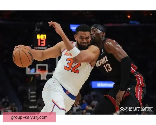 尼克斯与湖人激烈对决全场焦点回顾与关键瞬间分析